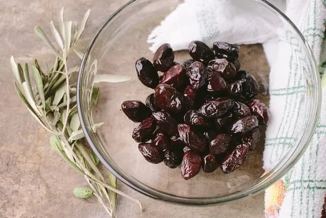 Comment Préparer le Veau Aux Olives Corse : Recette Authentique