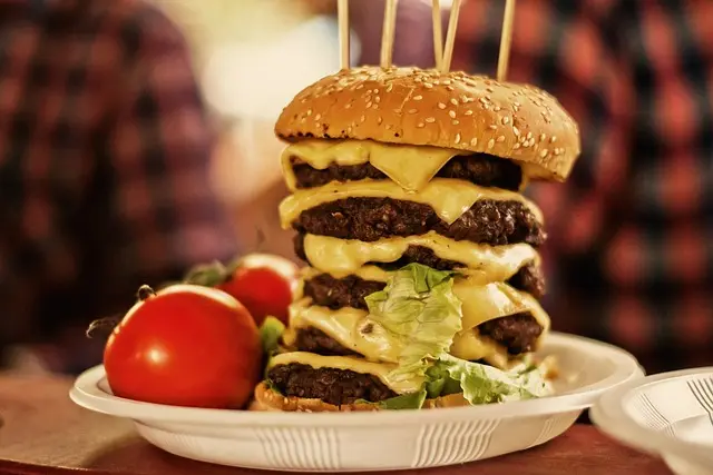 Les Plats Corses à Déguster pour un Voyage Culinaire